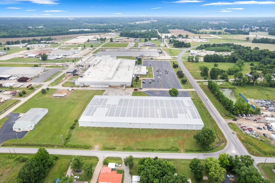 More Photos Of 1515 Cravens Rd, Poplar Bluff Warehouse For Sale