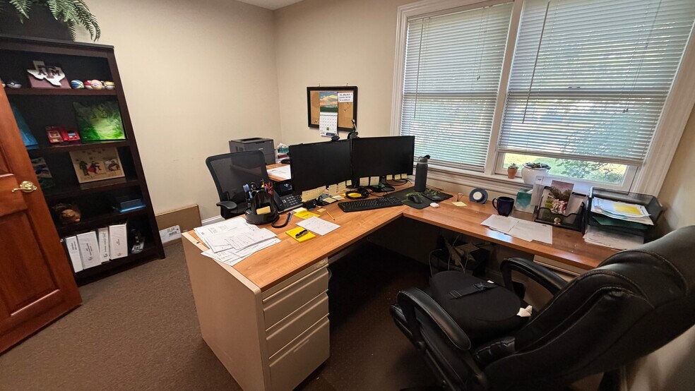 More Photos Of 205 State Route 31 N, Washington Office Residential For Sale