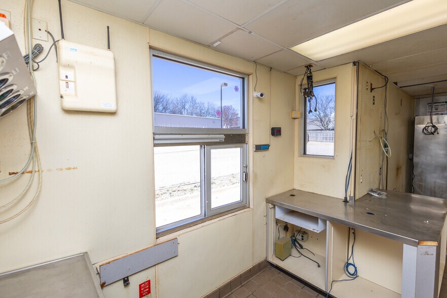 More Photos Of 1403 W 8th St, Wellington Fast Food For Sale