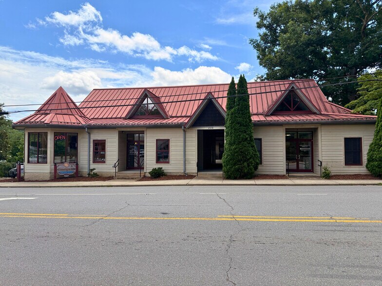 More Photos Of 206 E State St, Black Mountain Office For Lease