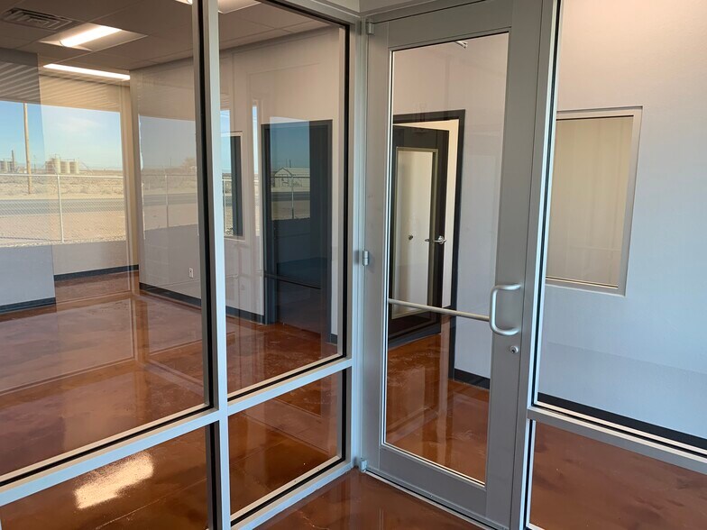 More Photos Of 228 US Highway 285, Pecos Warehouse For Lease