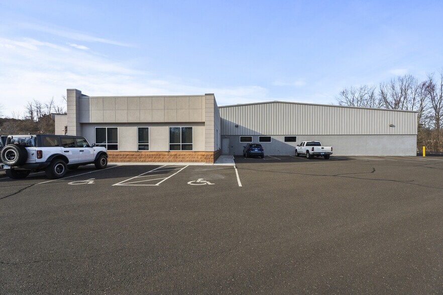 More Photos Of 2 Fox Hollow Rd, Oxford Manufacturing For Sale
