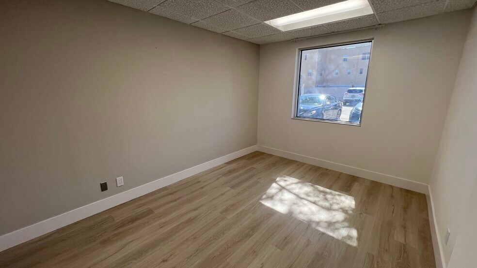 More Photos Of 504 S Moody Ave, Tampa Office For Sale