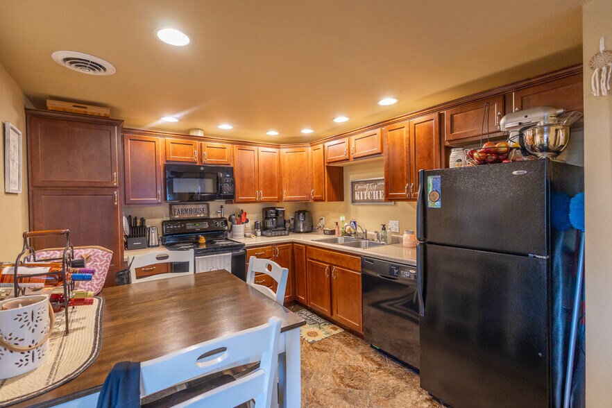 More Photos Of 701 I St, Bedford Warehouse For Sale