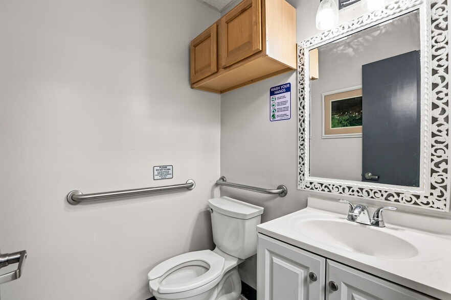 More Photos Of 901 N Grove St, Eustis Medical For Sale
