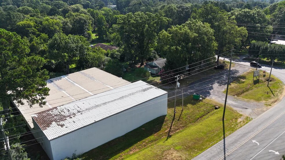 More Photos Of 360 Carbondale Rd SW, Dalton Warehouse For Lease