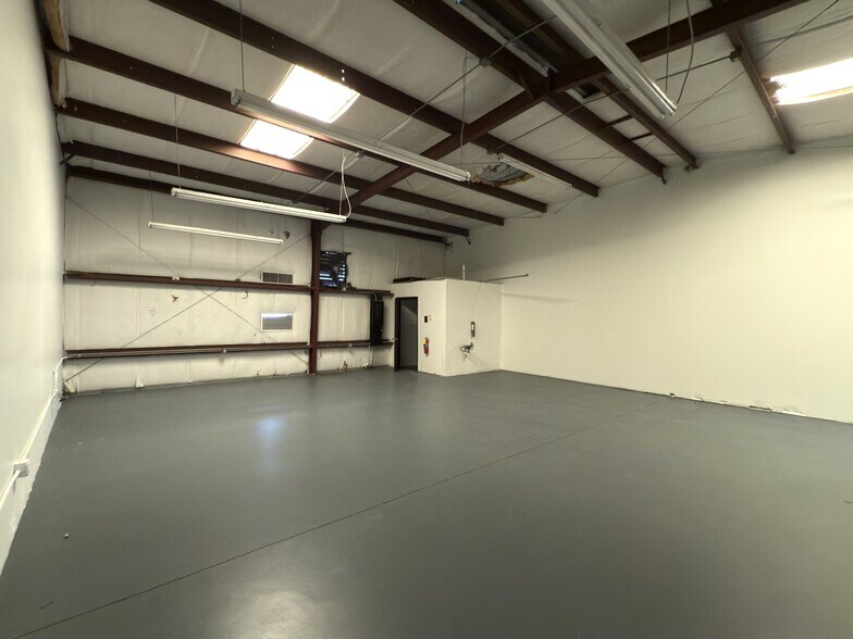 More Photos Of 5475 Williamsburg Dr, Punta Gorda Warehouse For Lease