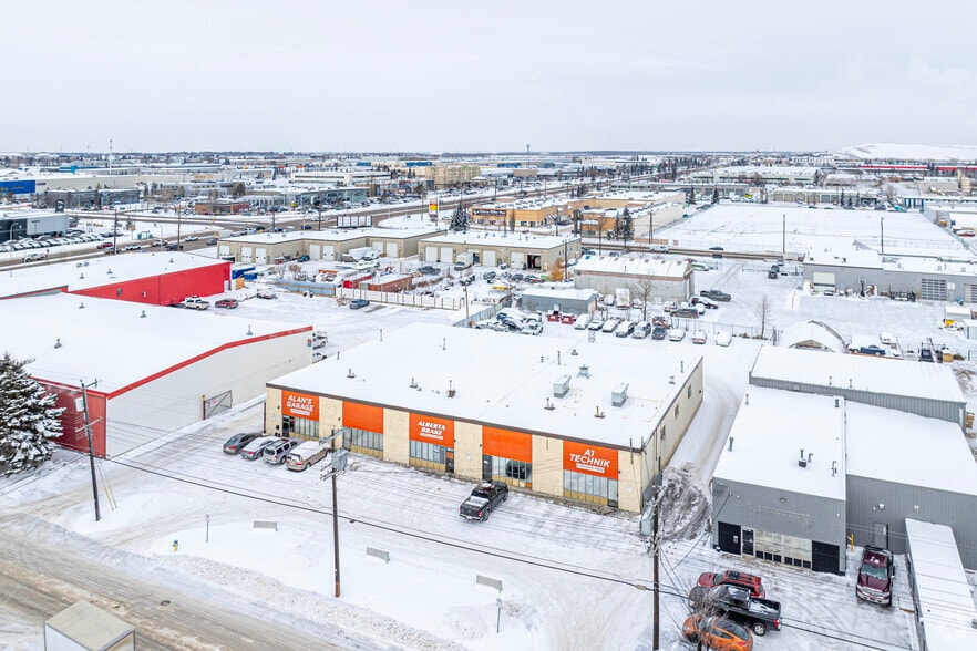 More Photos Of 16830-16838 110 Av NW, Edmonton Showroom For Lease