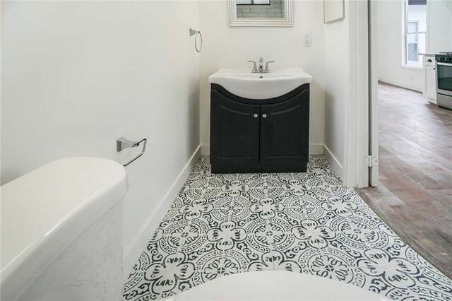 More Photos Of 531 N Virginia Ct, Long Beach Apartments For Sale