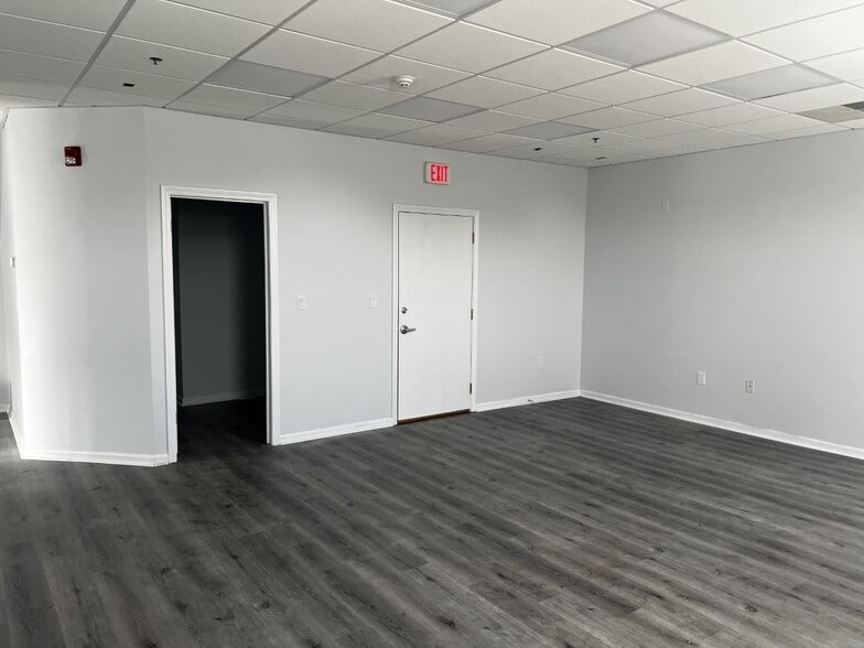 More Photos Of 185 Lincoln St, Hingham Unknown For Lease