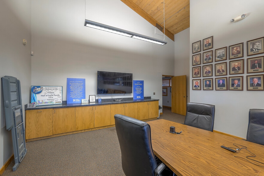 More Photos Of 8880 Ballentine St, Overland Park Office For Sale