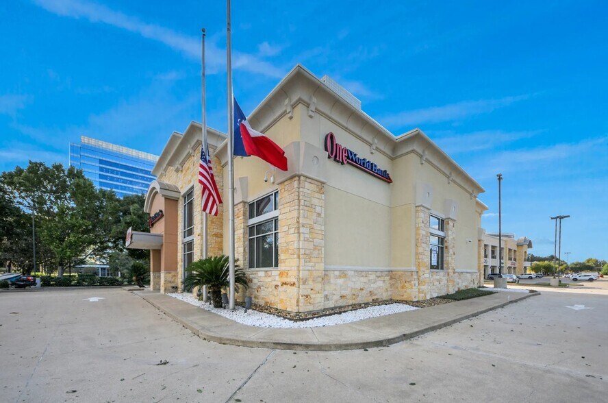 More Photos Of 1520 W Sam Houston Pky S, Houston Bank For Lease