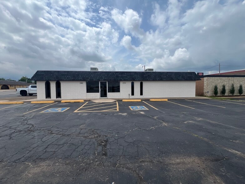 More Photos Of 2812-2816 W Hefner Rd, Oklahoma City Office For Lease