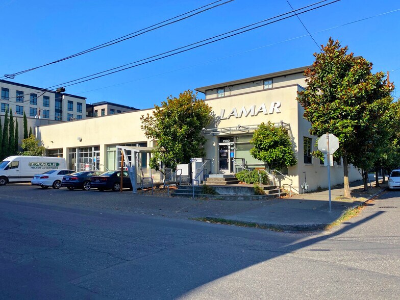 More Photos Of 2200 NW Savier St, Portland Flex For Lease