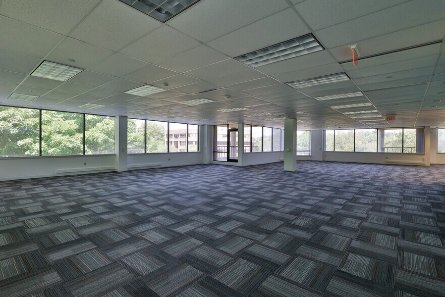 More Photos Of 1525 Valley Center Pky, Bethlehem Unknown For Lease