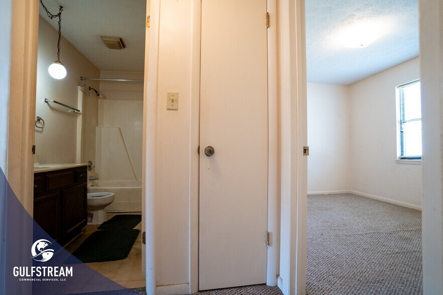 More Photos Of 5704 Old Highway 54, Philpot Apartments For Sale