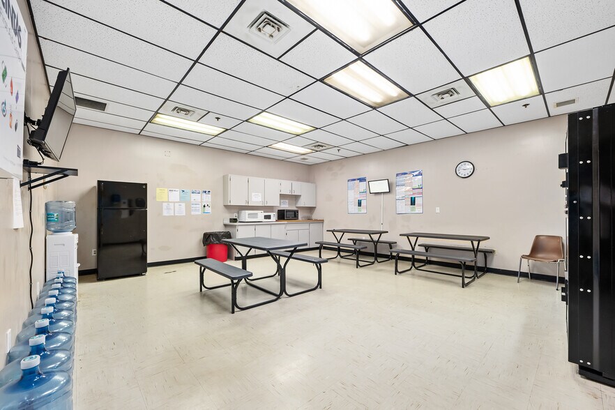 More Photos Of 2 Sunshine Blvd, Ormond Beach Light Distribution For Lease