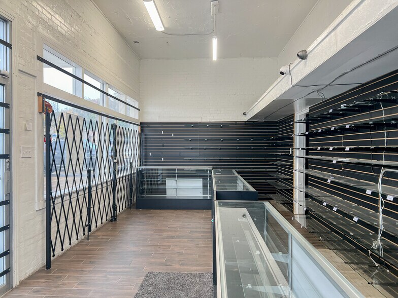 More Photos Of 206 Fort Worth Dr, Denton Storefront Retail Office For Sale