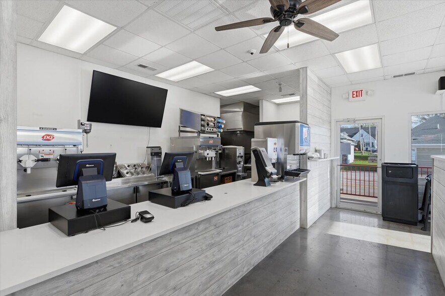 More Photos Of 309 US-6 Hwy, Oakland Fast Food For Sale