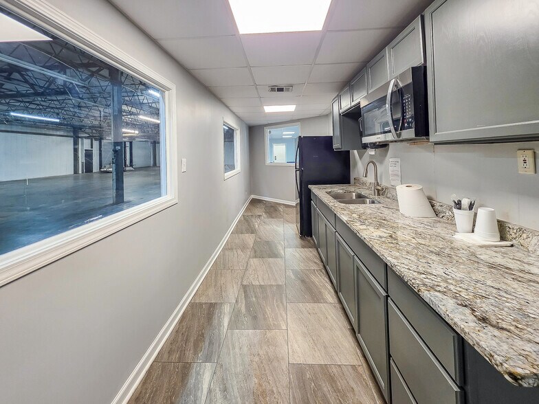 More Photos Of 3800 New McEver Rd, Acworth Warehouse For Lease