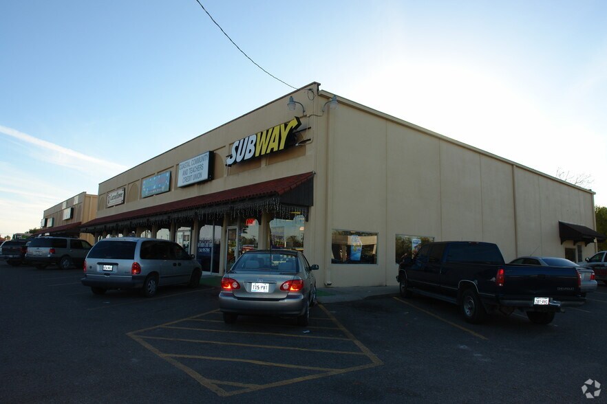 More Photos Of 717 S 14th St, Kingsville Storefront For Sale