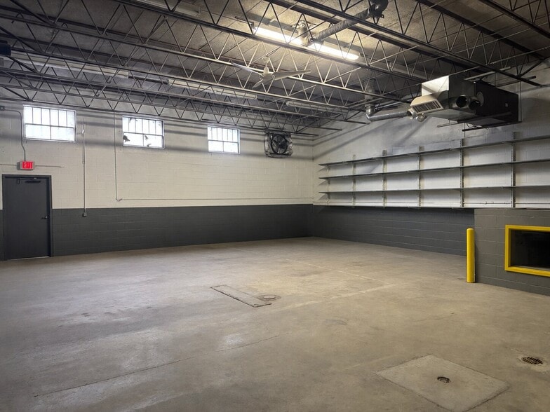 More Photos Of 1061 Main St, Peekskill Warehouse For Lease