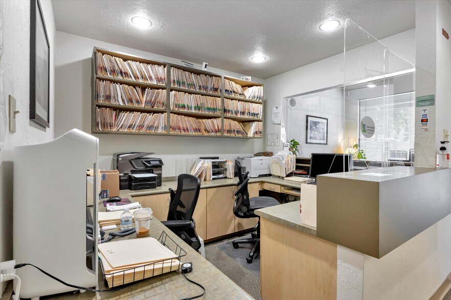 More Photos Of 4138 Dyer St, Union City Medical For Sale
