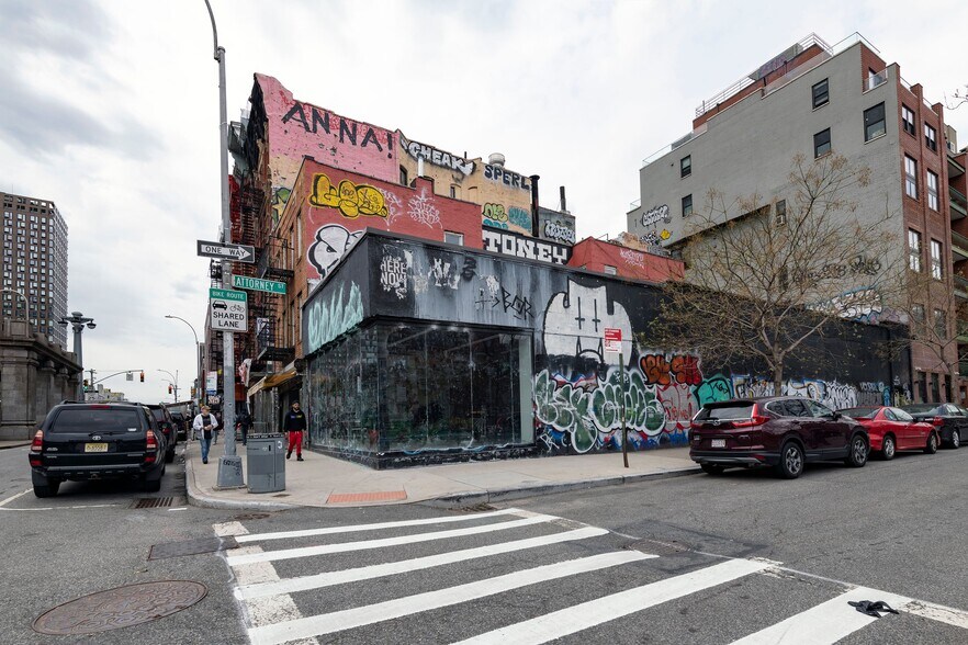 More Photos Of 178 Delancey St, New York Storefront For Lease
