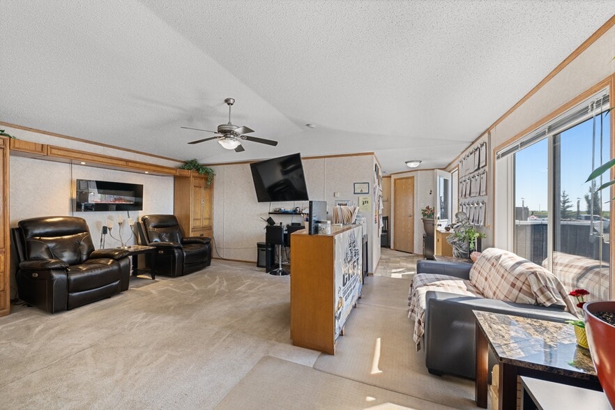 More Photos Of 81 Barstow St, Carseland Auto Repair For Sale