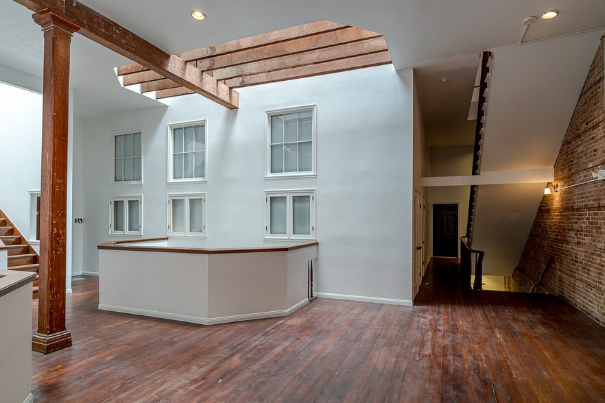 More Photos Of 2309 Strand St, Galveston Storefront Retail Residential For Sale