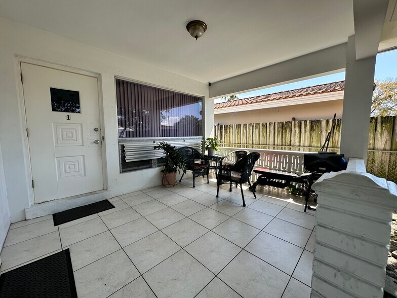 More Photos Of 1040 S Federal Hwy, Hollywood Office For Sale