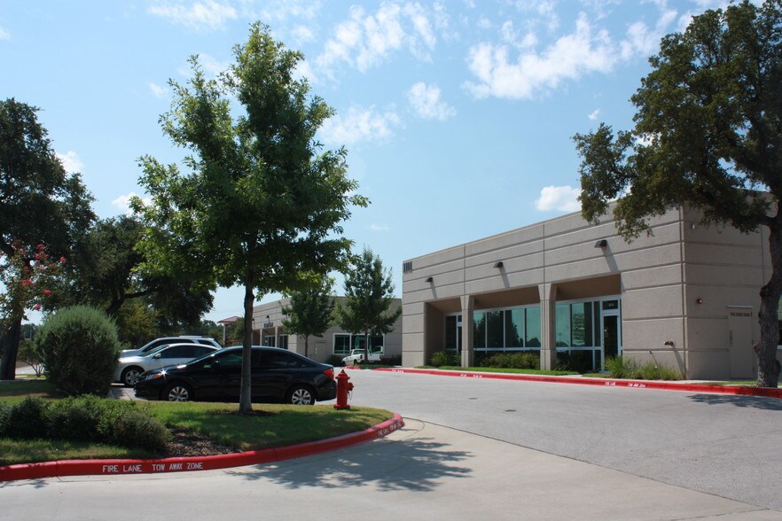 More Photos Of 1101 Arrow Point Dr, Cedar Park Flex For Lease