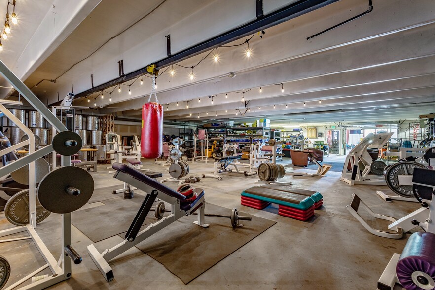 More Photos Of 3535 S Irving St, Sheridan Warehouse For Lease