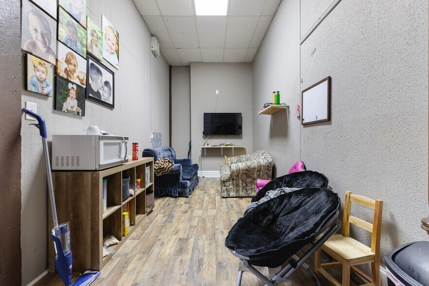 More Photos Of 114 N Church St, Waverly Loft Creative Space For Sale