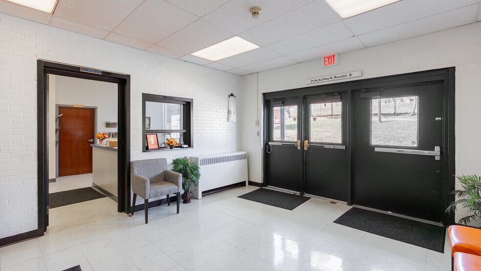 More Photos Of 81 Evick Dr, Franklin Flex For Sale