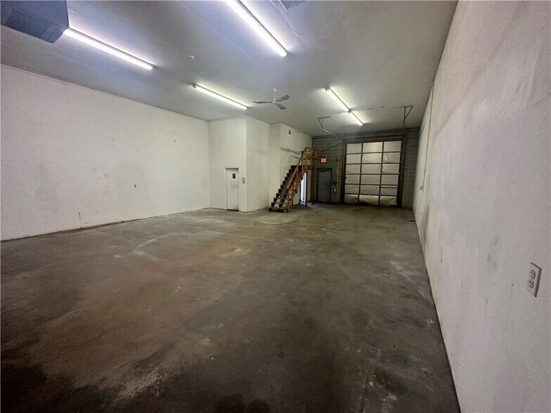 More Photos Of 5800 Post Rd, East Greenwich Warehouse For Lease