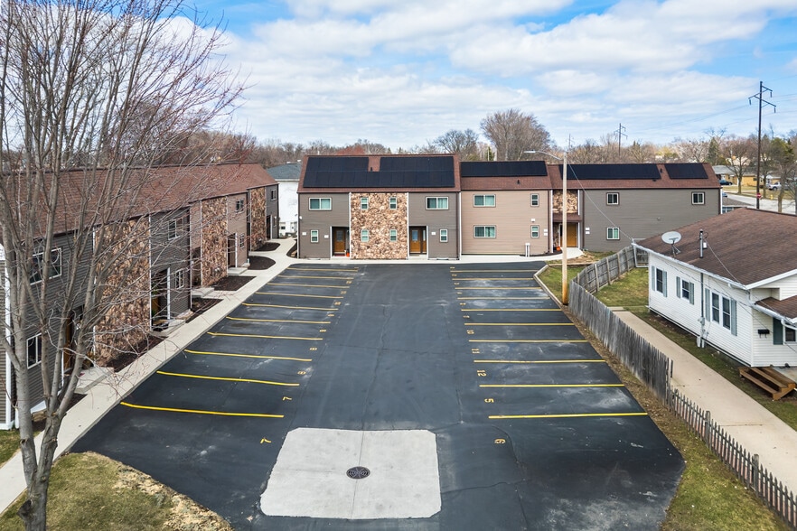 Primary Photo Of 1747 Oakdale Ave, Green Bay Apartments For Sale
