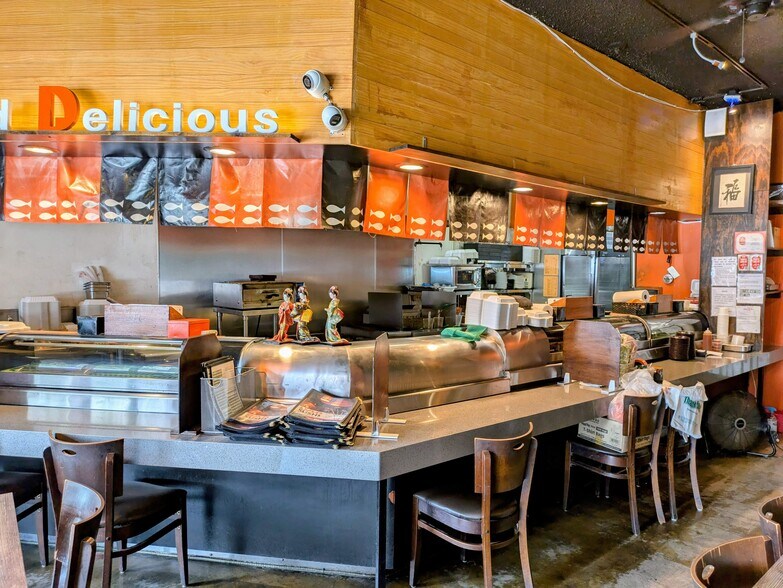 More Photos Of 11617 Santa Monica Blvd, Los Angeles Restaurant For Lease