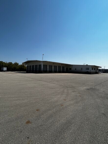 More Photos Of 23348 W Eames St, Channahon Truck Terminal For Lease
