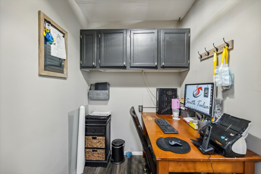 More Photos Of 930 W Main St, Jenks Medical For Sale