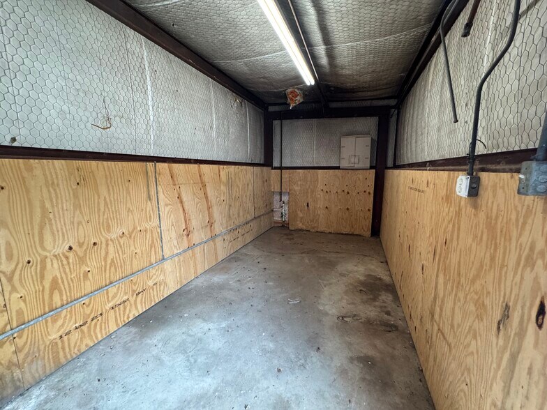 More Photos Of 9182 S US Highway 79, Palestine Service For Sale