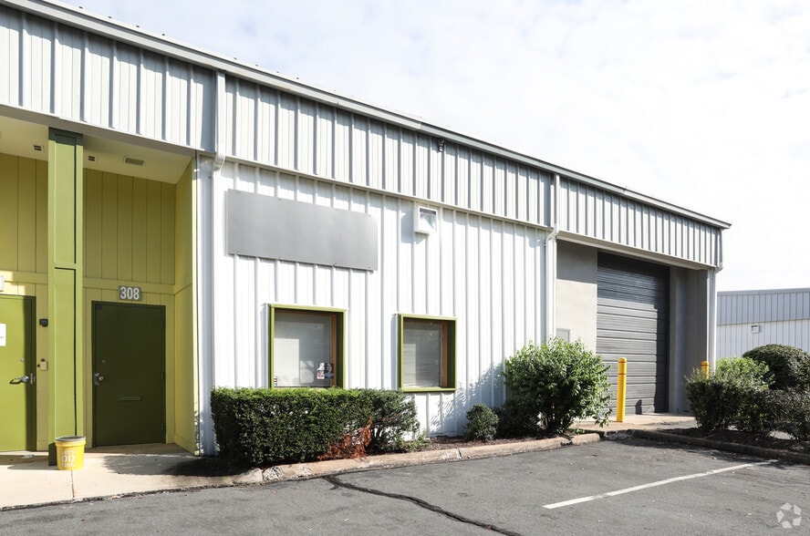 More Photos Of 301-366 Victory Dr, Herndon Flex For Lease