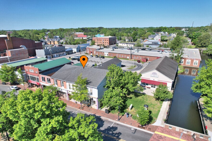 More Photos Of 10 S Walnut St, Milford Restaurant For Sale