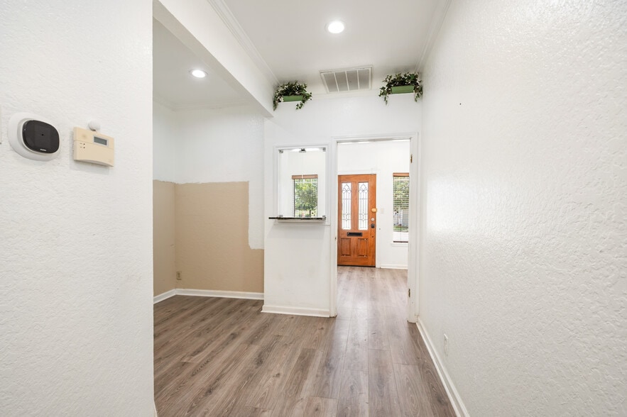 More Photos Of 3109 N St Marys St, San Antonio Office For Lease