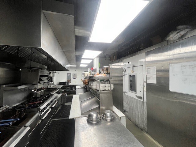 More Photos Of 165 NW 23rd St, Miami Restaurant For Lease