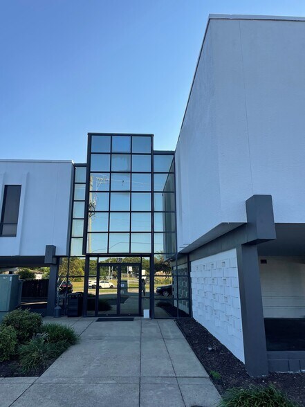 More Photos Of 138 S Rosemont Rd, Virginia Beach Medical For Lease