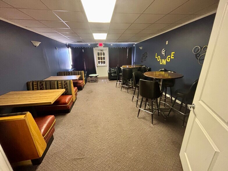 More Photos Of 106 E 4th St, Washington Restaurant For Sale