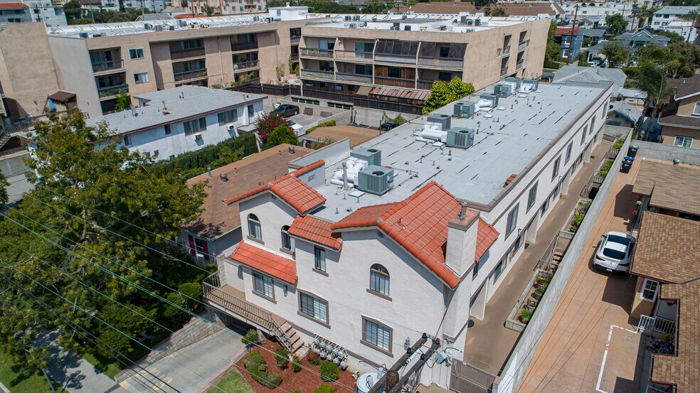 More Photos Of 320 N Belmont St, Glendale Apartments For Sale