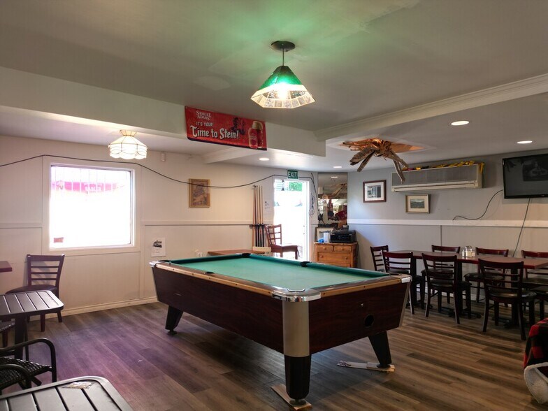 More Photos Of 655 Bayview Dr, Ottawa Restaurant For Sale