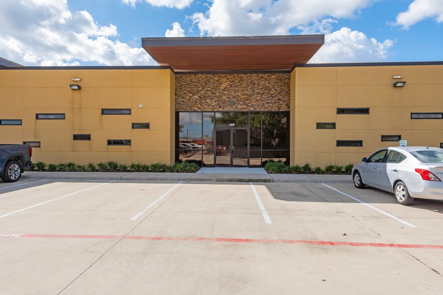 More Photos Of 107-113 Woodlawn Dr, Friendswood Medical For Lease
